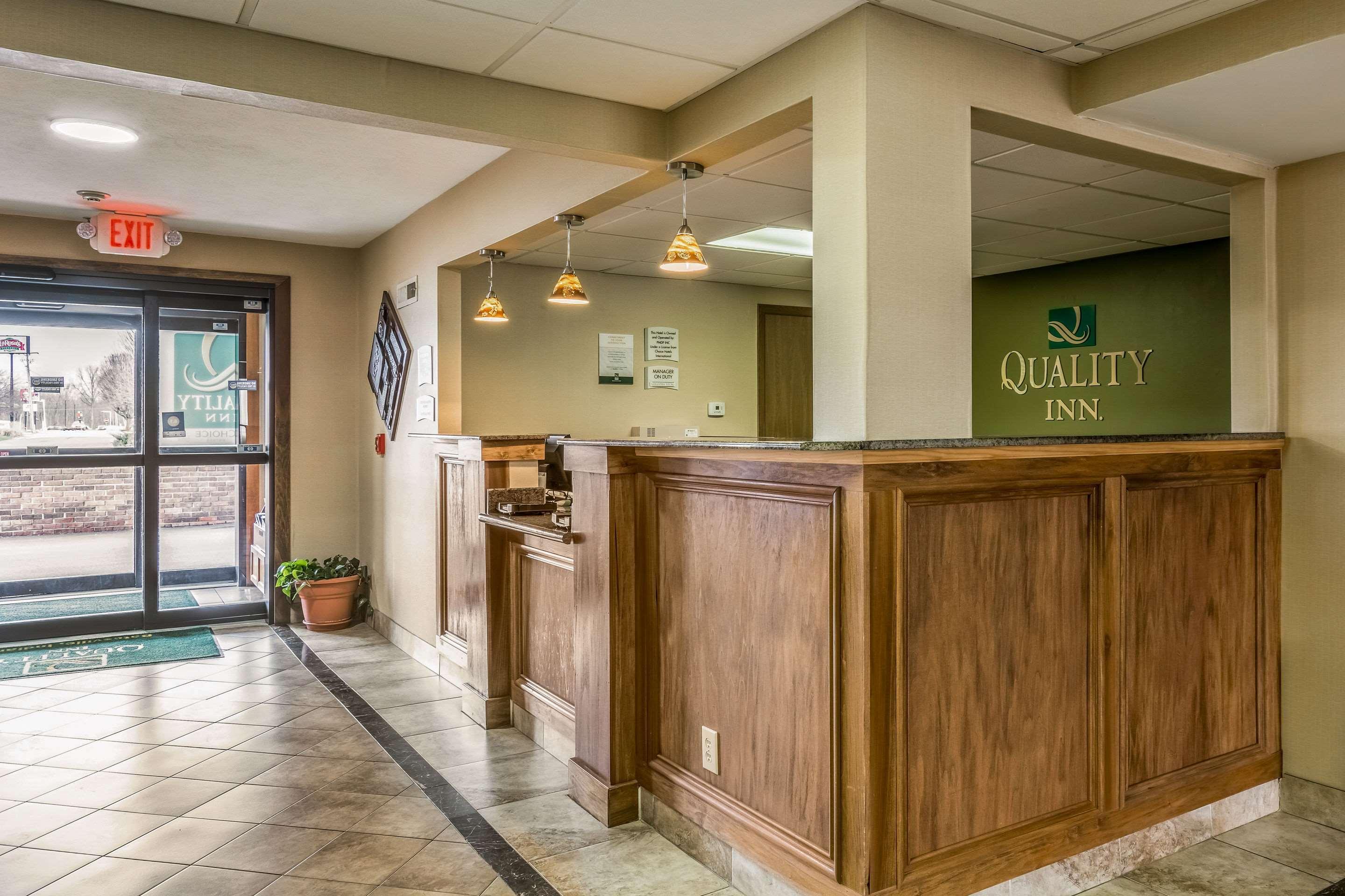Quality Inn I-74 Batesville Екстер'єр фото