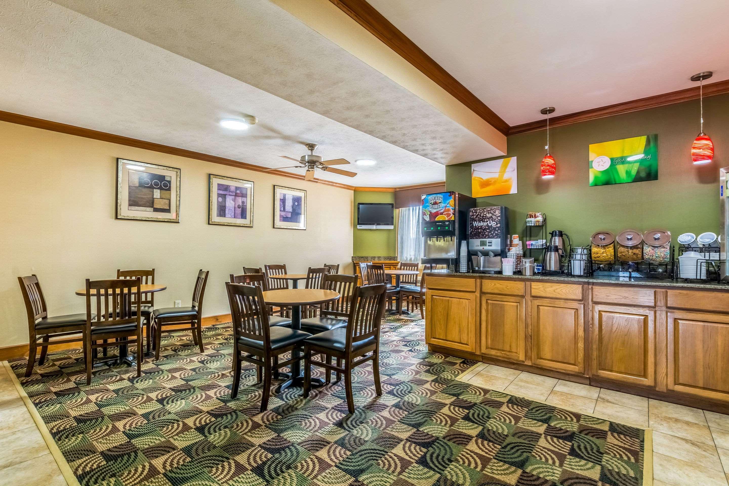 Quality Inn I-74 Batesville Екстер'єр фото