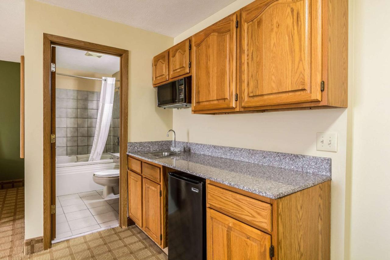 Quality Inn I-74 Batesville Екстер'єр фото