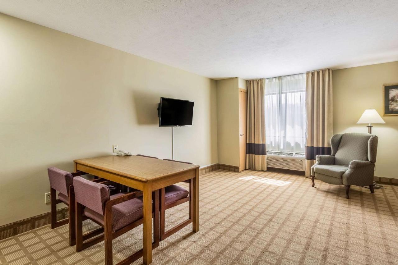 Quality Inn I-74 Batesville Екстер'єр фото