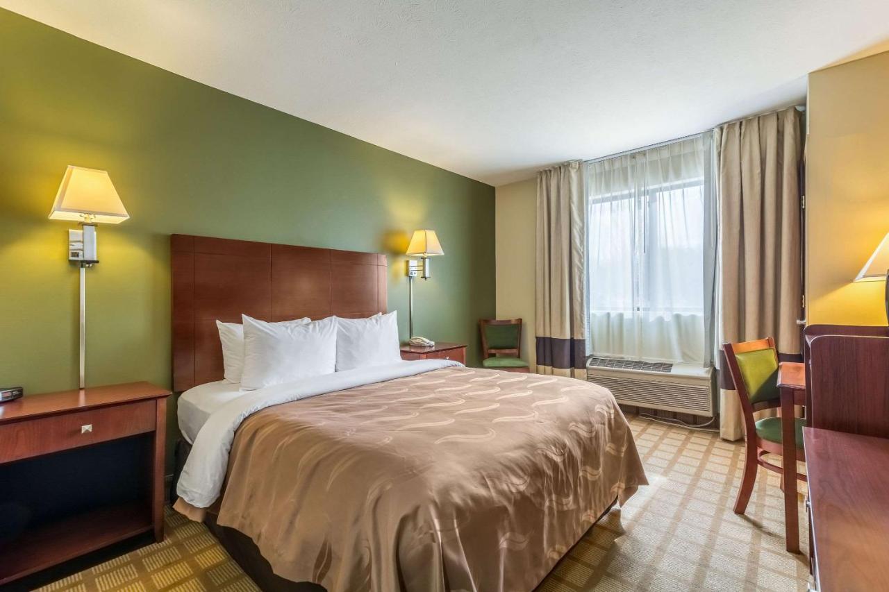 Quality Inn I-74 Batesville Екстер'єр фото