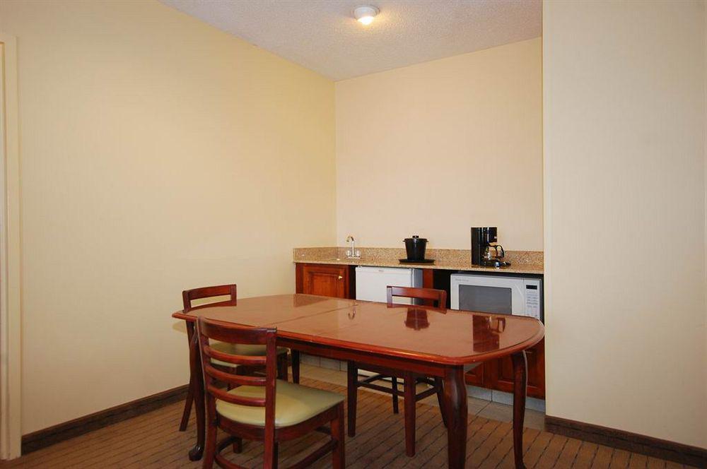 Quality Inn I-74 Batesville Екстер'єр фото
